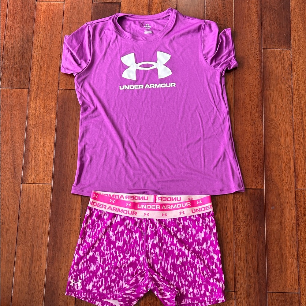 Under Armour big logo t-shirt size S matching shorty shorts size XL Exc. Cond
